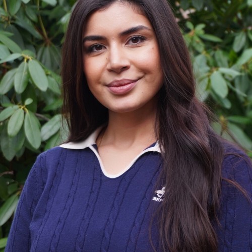 Ich bin Edagül Kocas, bei Klick auf den Pfeil erfährst Du mehr von mir.